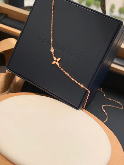 ¡®Veyra Jewelry¡¯BLOSSOM PENDANT PINK GOLD AND DIAMOND
