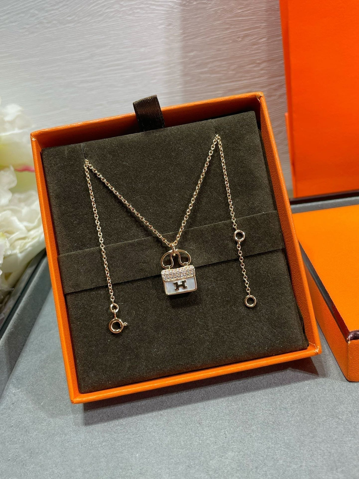 ¡®Veyra Jewelry¡¯H CIRCE MOISSANITE PENDANT NECKLACE GOLD