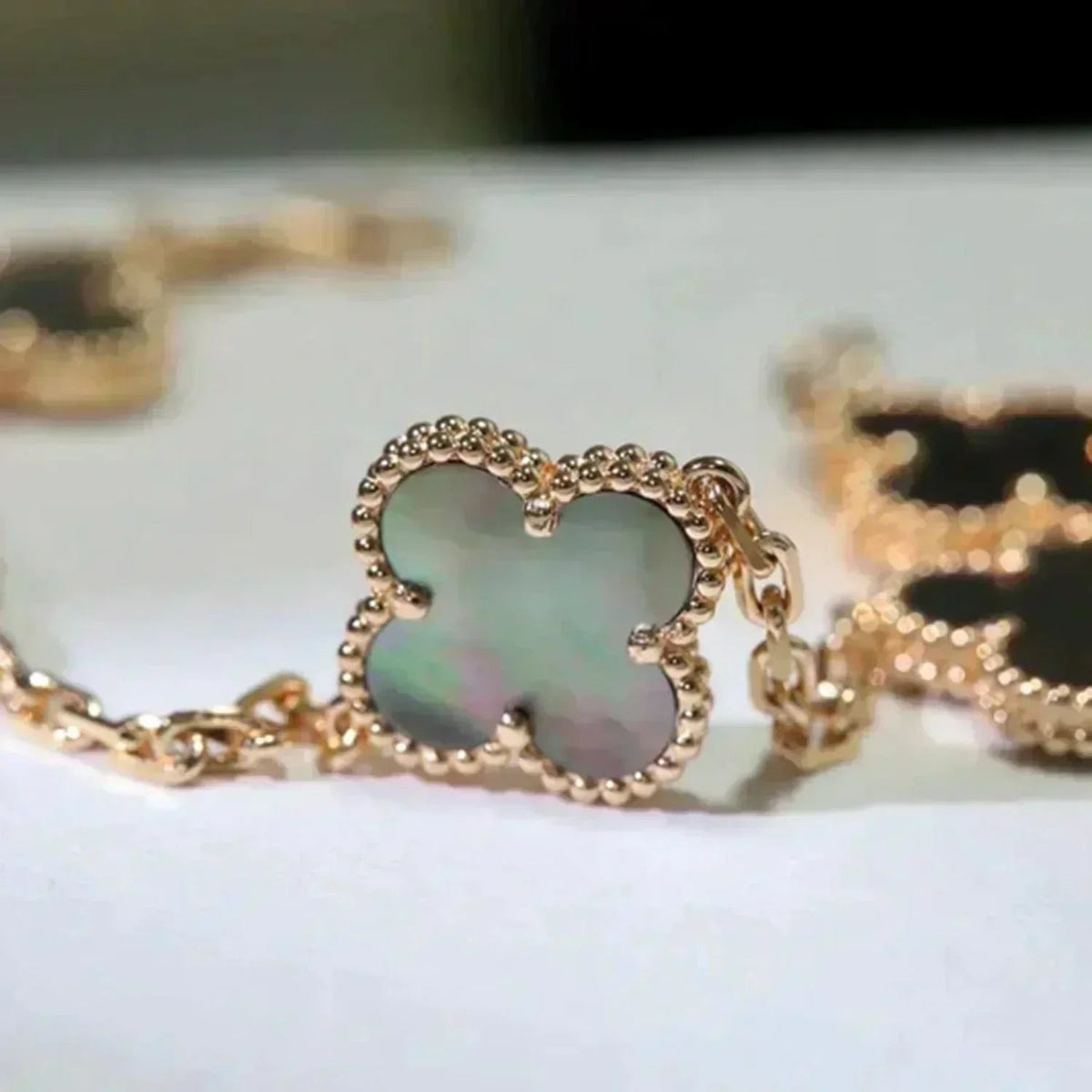 [Veyra Jewelry]New CLOVER 5 MOTIF GRAY MOP BRACELET COLLECTION