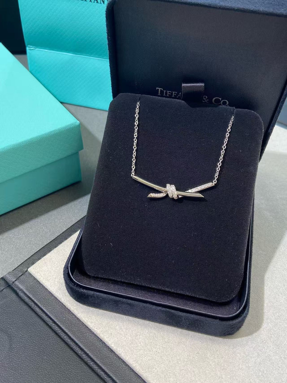 [Veyra Jewelry]T House Diamond-Studded Knot Necklace