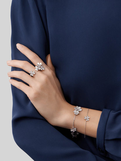 ¡®Veyra Jewelry¡¯FRIVOLE SILVER FLOWER DIAMOND BRACELET