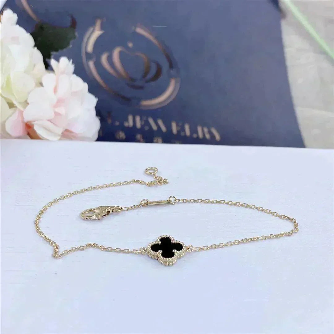 ¡®Veyra Jewelry¡¯CLOVER ONYX SINGLE FLOWER BRACELET