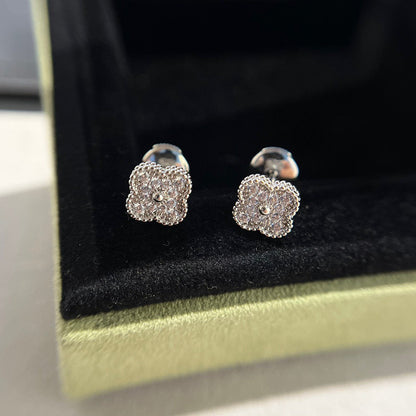 ¡®Veyra Jewelry¡¯CLOVER MINI DIAMOND STUD EARRINGS