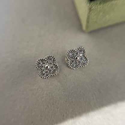 ¡®Veyra Jewelry¡¯CLOVER MINI DIAMOND STUD EARRINGS