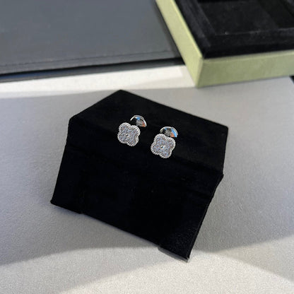 ¡®Veyra Jewelry¡¯CLOVER MINI DIAMOND STUD EARRINGS